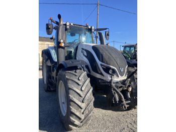 Traktor VALTRA T154