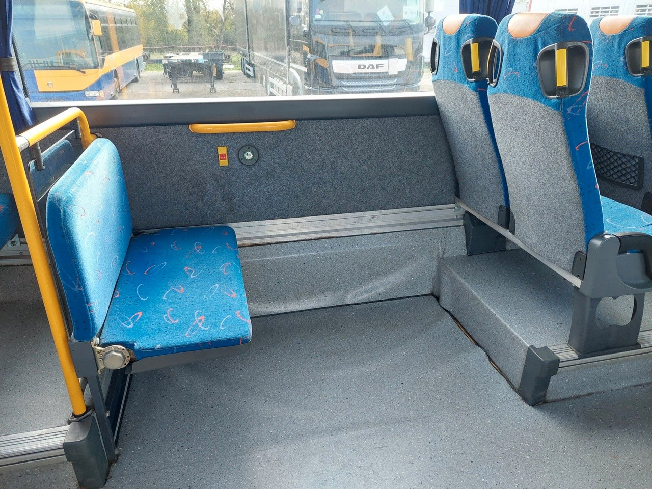 Prímestský autobus Scania Omniexpress 64 Sitzplätze/ Seats