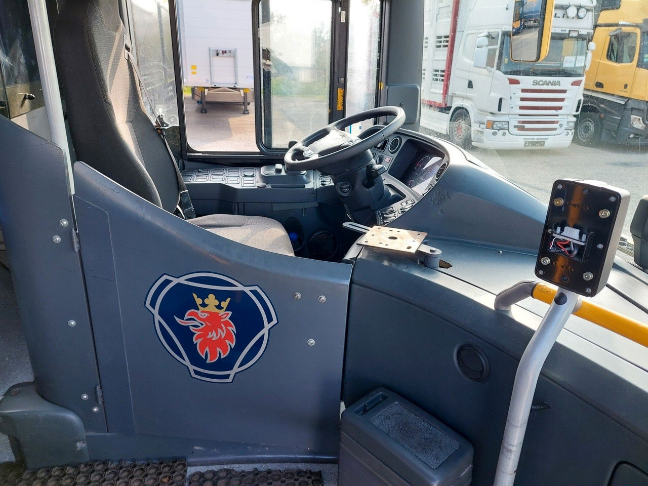 Prímestský autobus Scania Omniexpress 64 Sitzplätze/ Seats