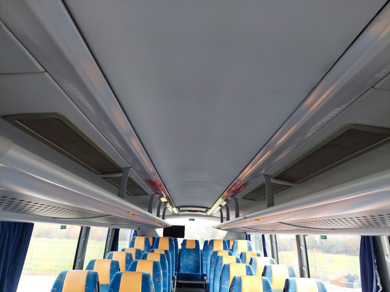 Prímestský autobus Scania Omniexpress 64 Sitzplätze/ Seats