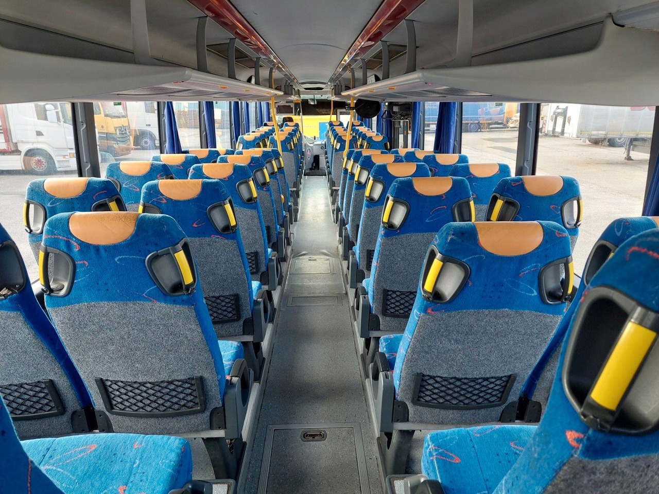 Prímestský autobus Scania Omniexpress 64 Sitzplätze/ Seats