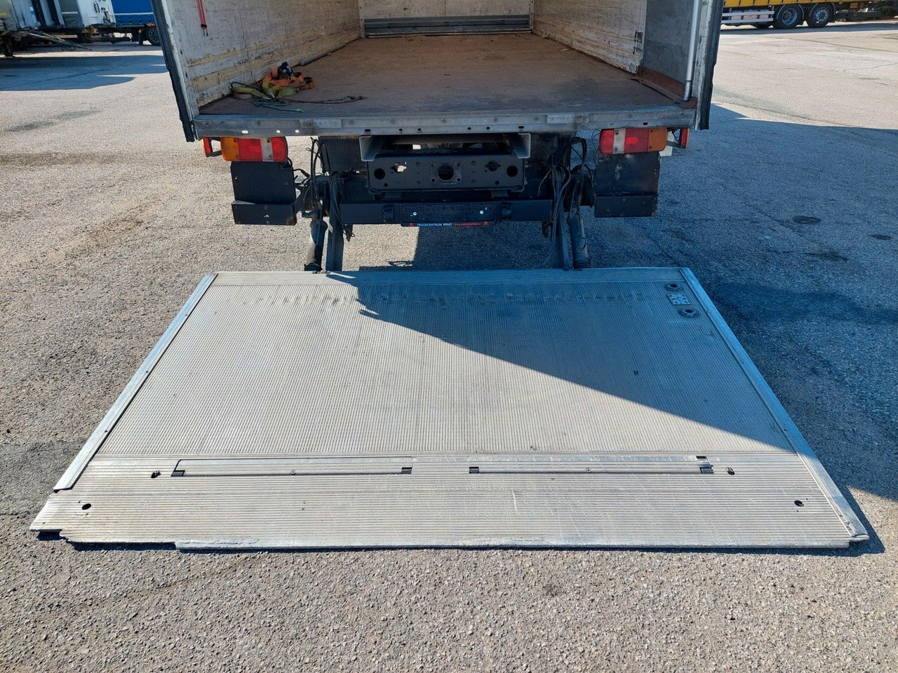 Dodávka skriňová nadstavba MAN TGL 7.180 4X2 BL