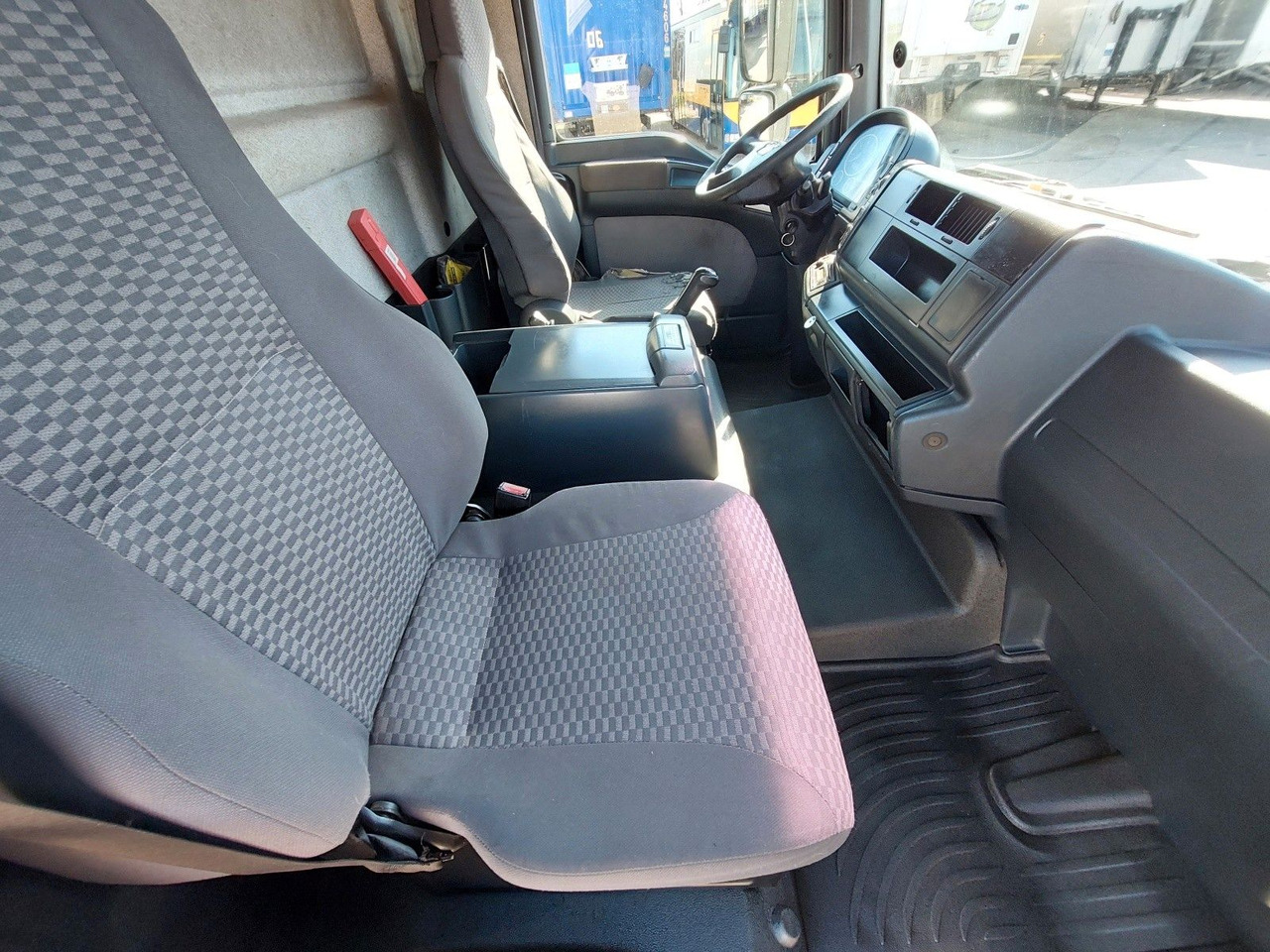 Dodávka skriňová nadstavba MAN TGL 7.180 4X2 BL