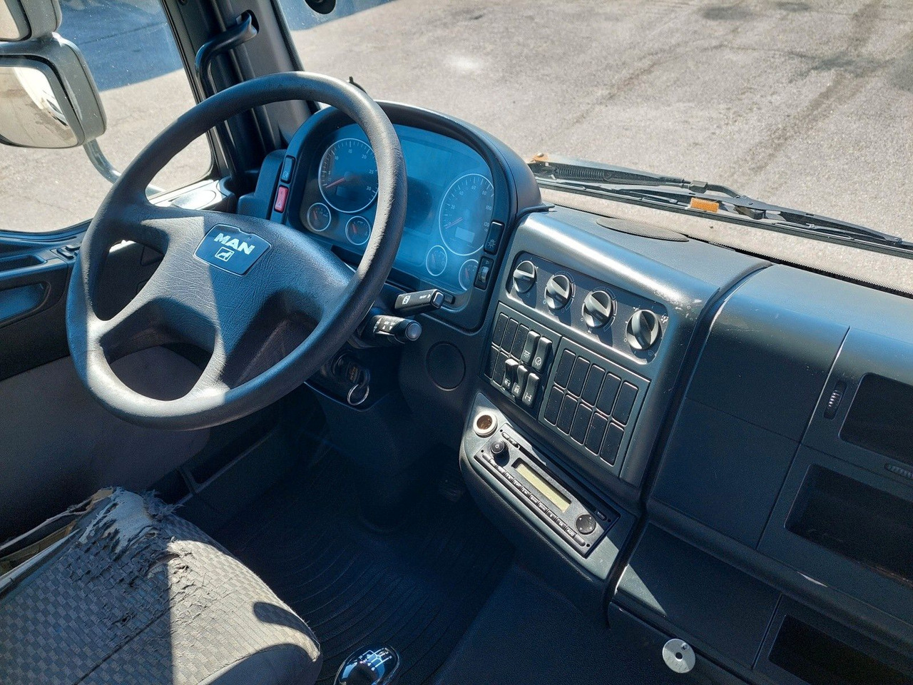 Dodávka skriňová nadstavba MAN TGL 7.180 4X2 BL