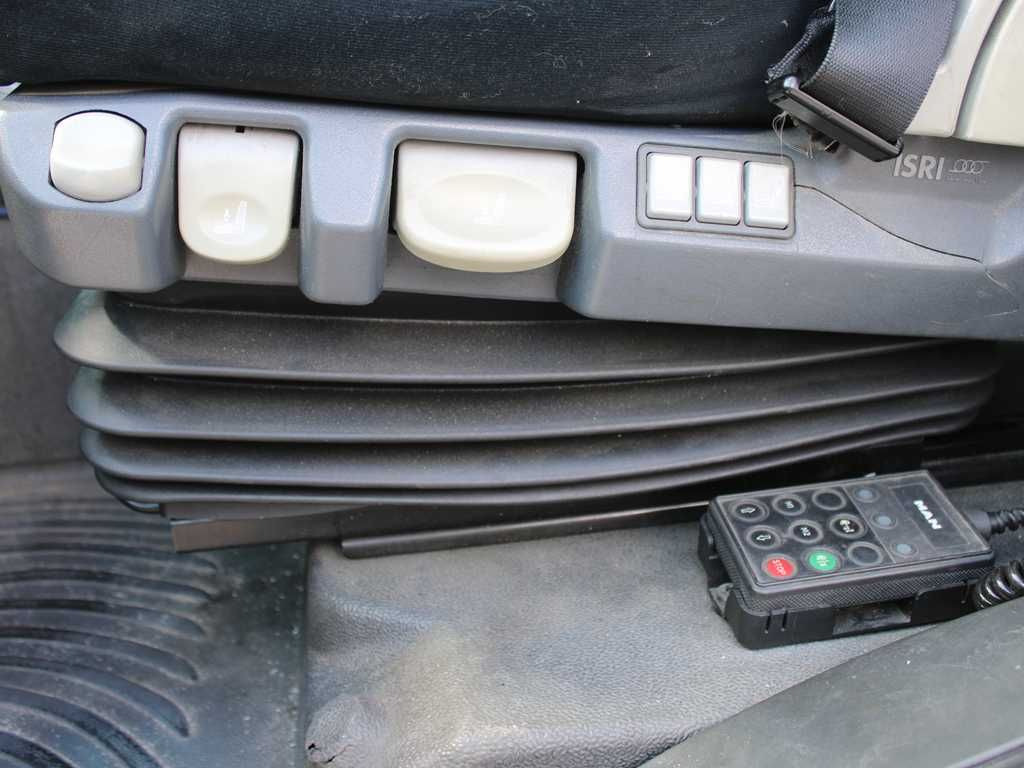 Plachtová dodávka MAN TGL 8.220, EURO 5EEV, SECONDARY AIR CONDITIONING
