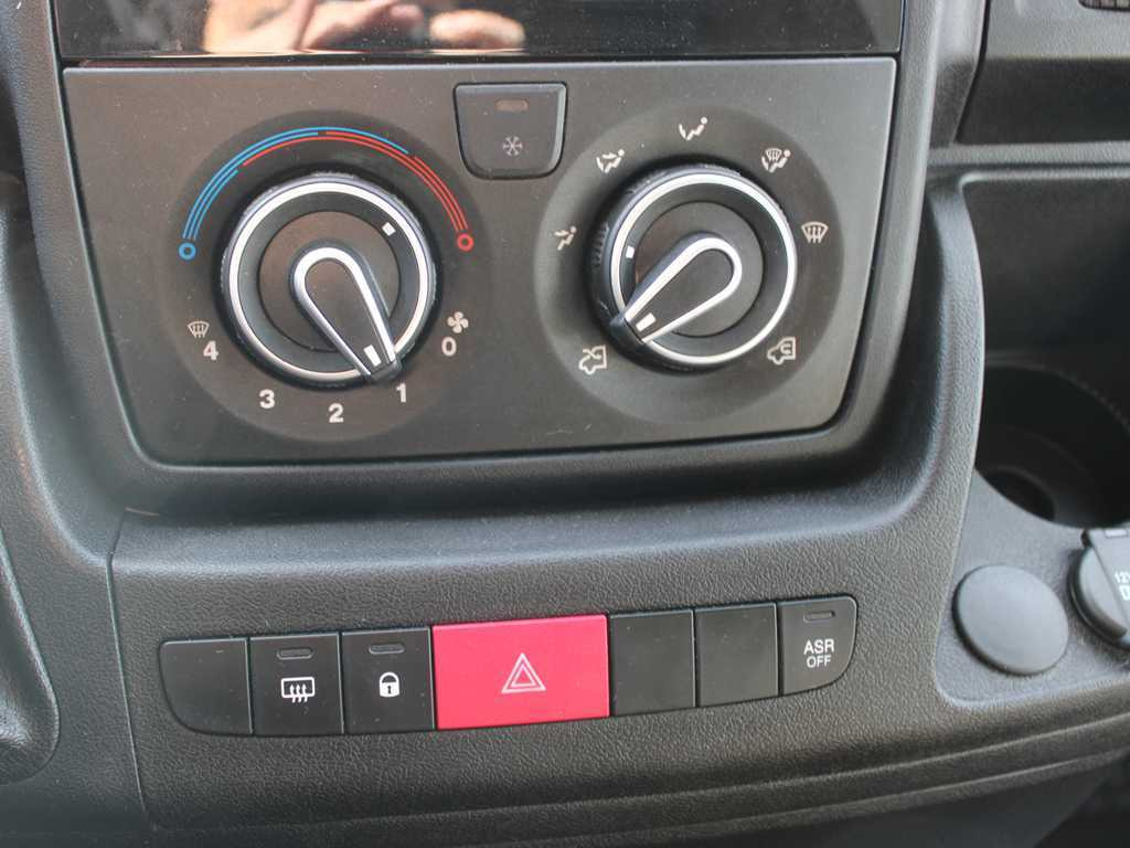 Plachtová dodávka Peugeot Boxer, EURO 6, SIDE PANEL, TIRES 80%