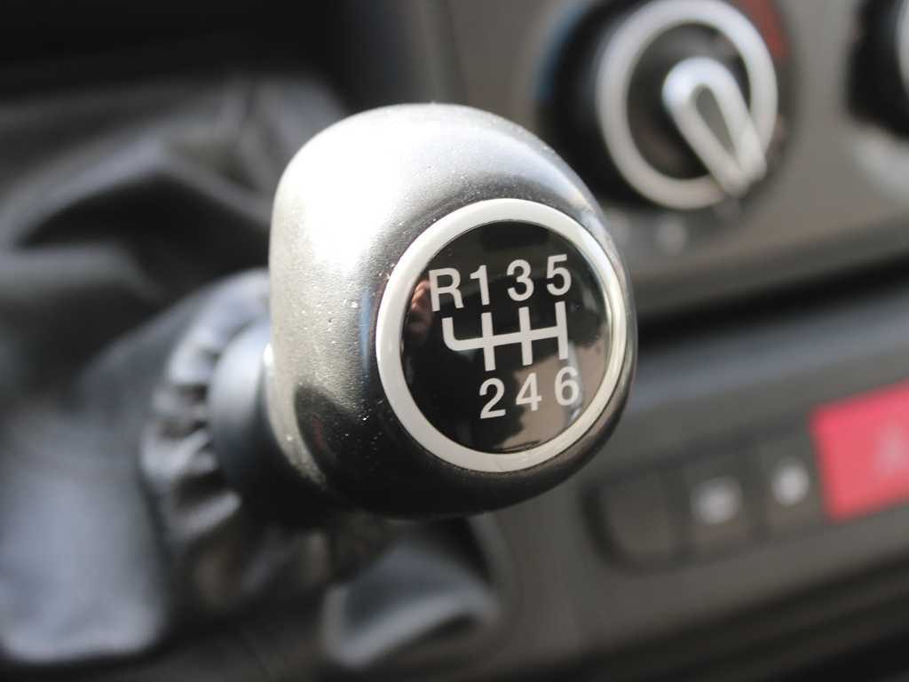 Plachtová dodávka Peugeot Boxer, EURO 6, SIDE PANEL, TIRES 80%