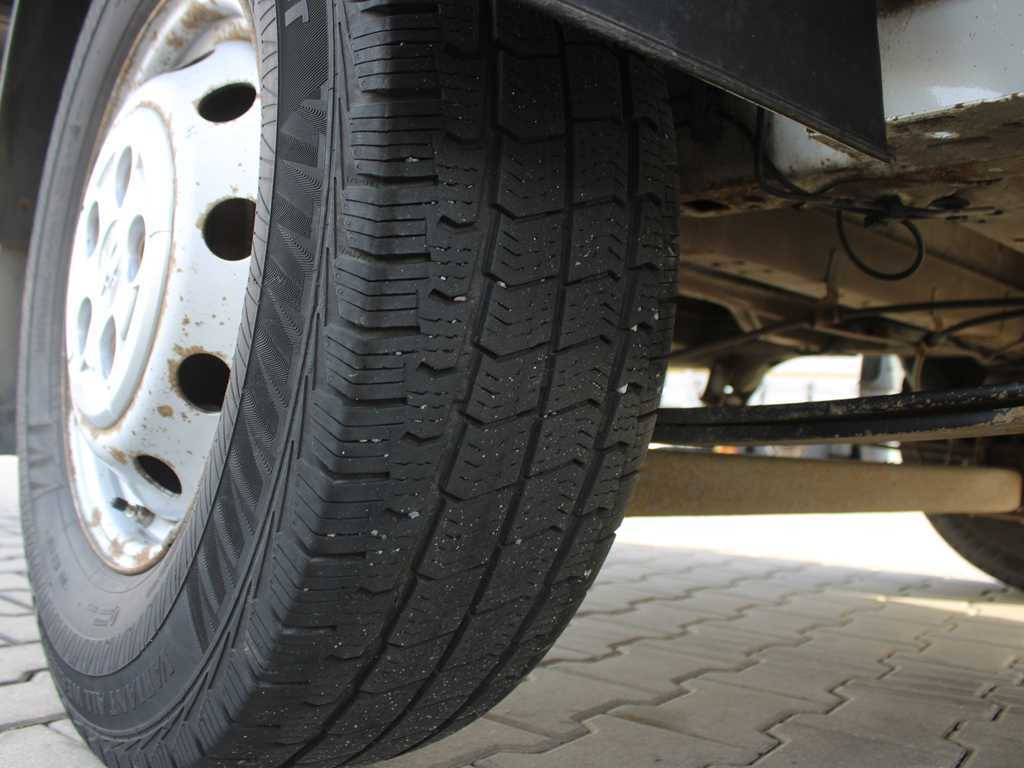 Plachtová dodávka Peugeot Boxer, EURO 6, SIDE PANEL, TIRES 80%