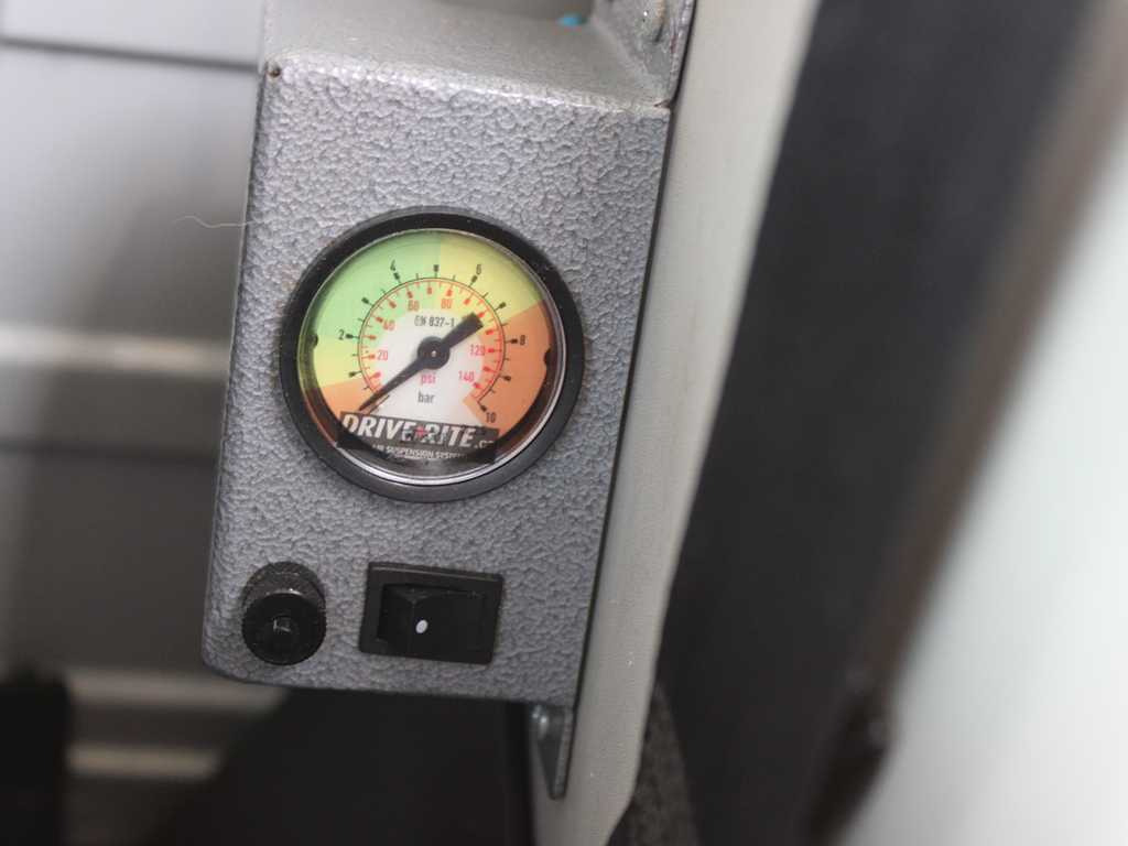 Plachtová dodávka Peugeot Boxer, EURO 6, SIDE PANEL, TIRES 80%