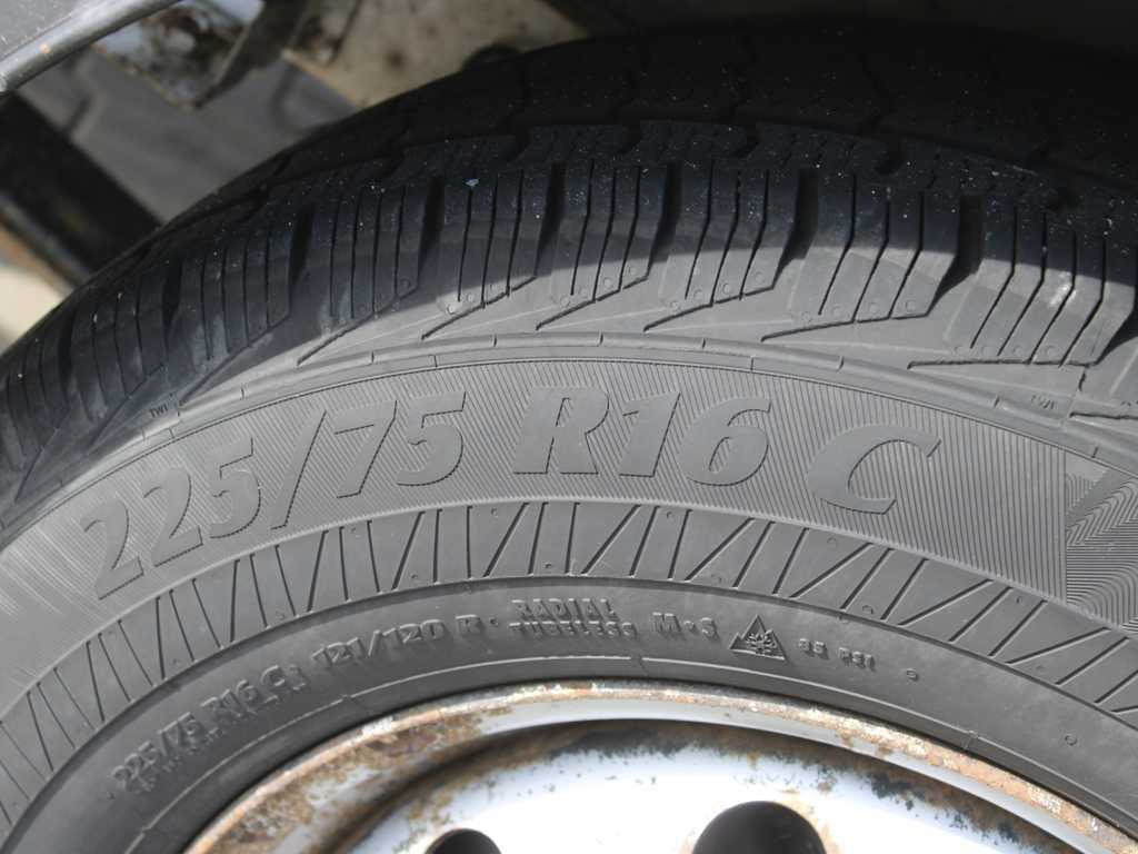 Plachtová dodávka Peugeot Boxer, EURO 6, SIDE PANEL, TIRES 80%