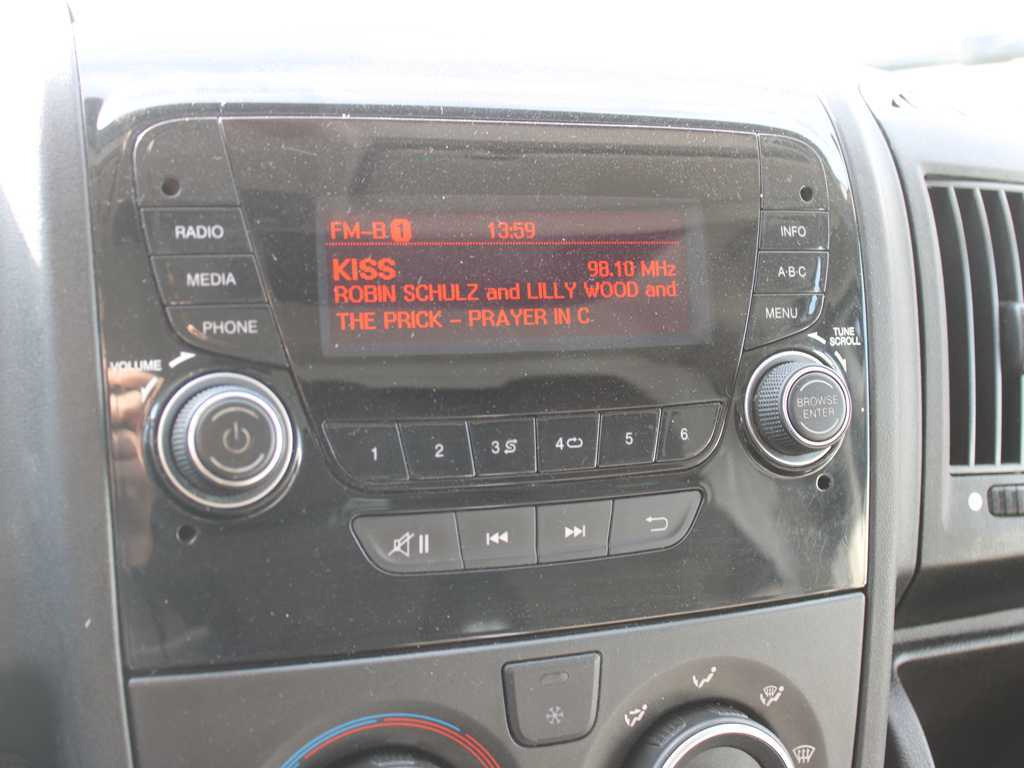 Plachtová dodávka Peugeot Boxer, EURO 6, SIDE PANEL, TIRES 80%