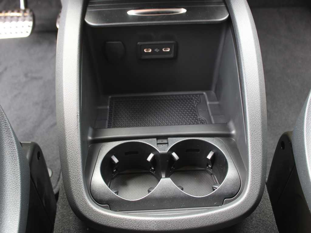 Automobil Mercedes-Benz V 300d 4M L, exclusive
