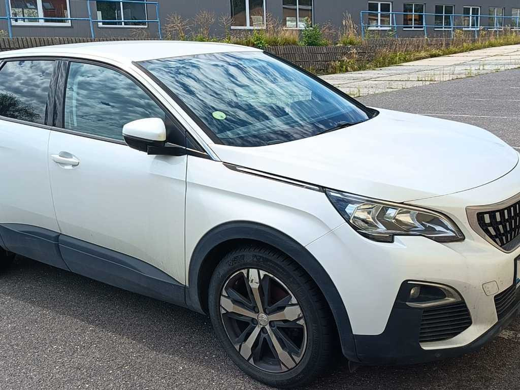 Automobil Peugeot 3008, without keys