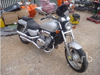 Honda VF750C MAGNA - Motocykel