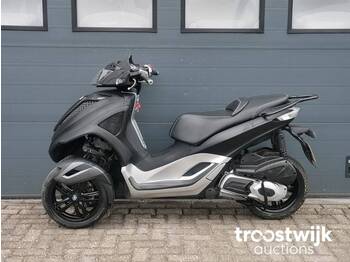 Piaggio 300cc motorscooter - Motocykel