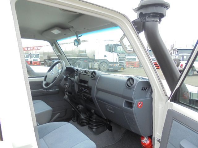 Automobil Toyota Land Cruiser NEW UNUSED LX V6: obrázok 12