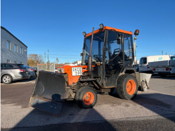 Kubota B7100 HST - Komunálny traktor