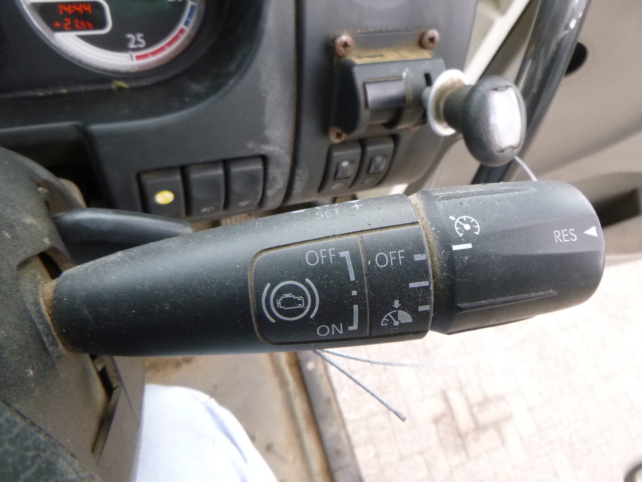 Sklápač, Auto s hydraulickou rukou D.A.F. CF 85.360 8X4 RHD tipper + Terex 118.2 VGL-A15: obrázok 29
