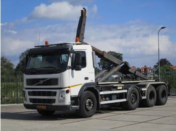 Hákový nosič kontajnerov Volvo FM 440 8X4