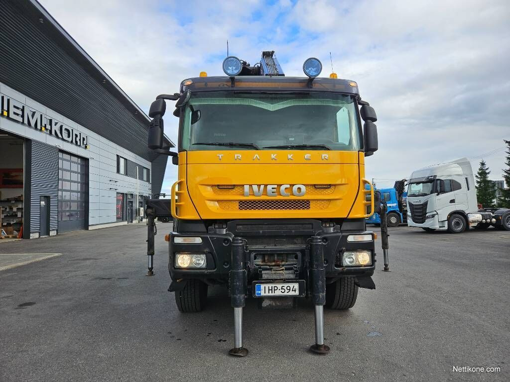 Valníkový/ Plošinový nákladný automobil, Auto s hydraulickou rukou IVECO Trakker 410: obrázok 4