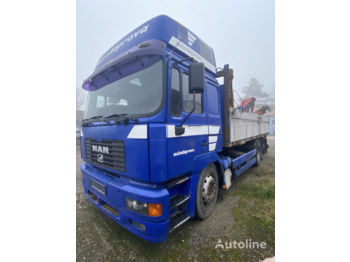 Valníkový/ Plošinový nákladný automobil, Auto s hydraulickou rukou MAN 26.464 + Fassi F110: obrázok 1
