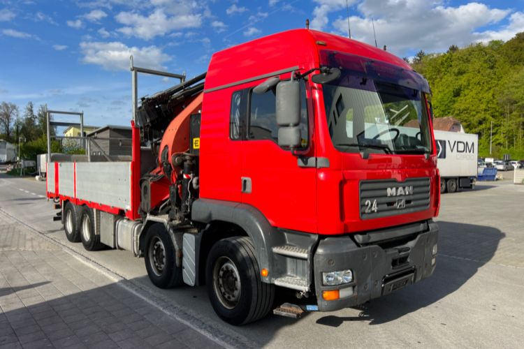 Auto s hydraulickou rukou, Valníkový/ Plošinový nákladný automobil MAN TGA 32.463 8x4 EFFER 550: obrázok 3