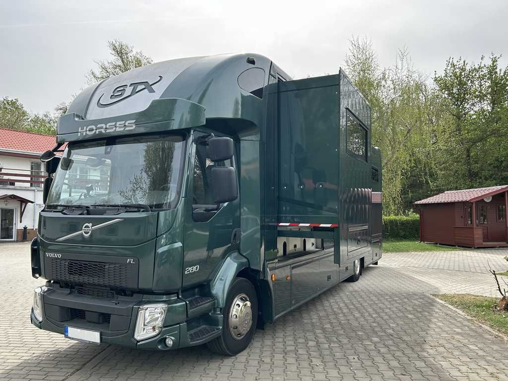 Nákladné auto na prepravu koní Volvo STX FL, 6 PEOPLE, 5 HORSES, CAMERA, 2X TAIL LIFT