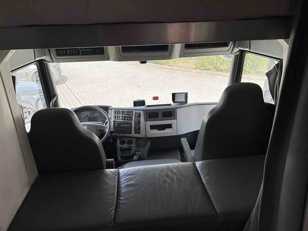 Nákladné auto na prepravu koní Volvo STX FL, 6 PEOPLE, 5 HORSES, CAMERA, 2X TAIL LIFT