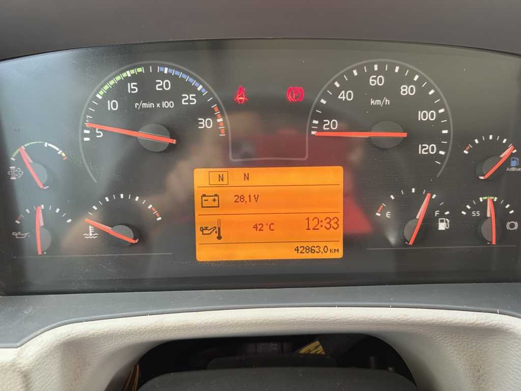 Nákladné auto na prepravu koní Volvo STX FL, 6 PEOPLE, 5 HORSES, CAMERA, 2X TAIL LIFT