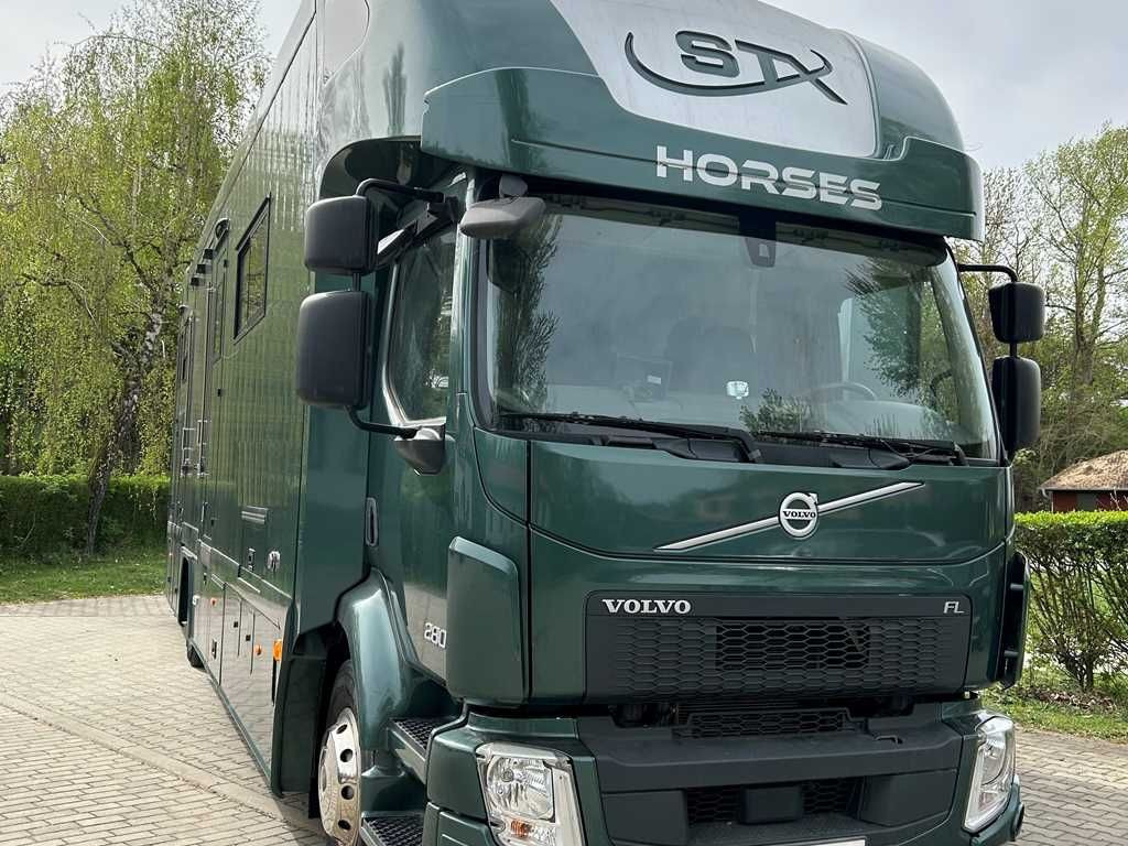 Nákladné auto na prepravu koní Volvo STX FL, 6 PEOPLE, 5 HORSES, CAMERA, 2X TAIL LIFT