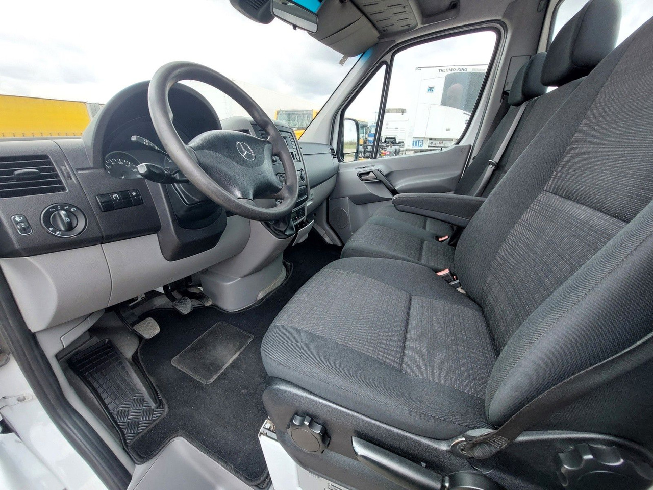 Nákladné vozidlo na prepravu automobilov Mercedes-Benz Sprinter II 519 CDI
