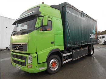Nákladné vozidlo s posuvnou plachtou VOLVO FH