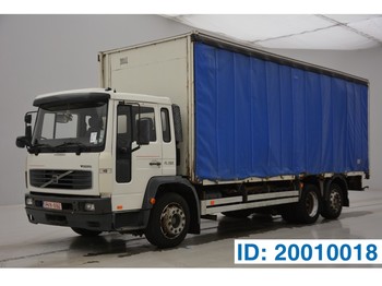 Nákladné vozidlo s posuvnou plachtou Volvo FL 250