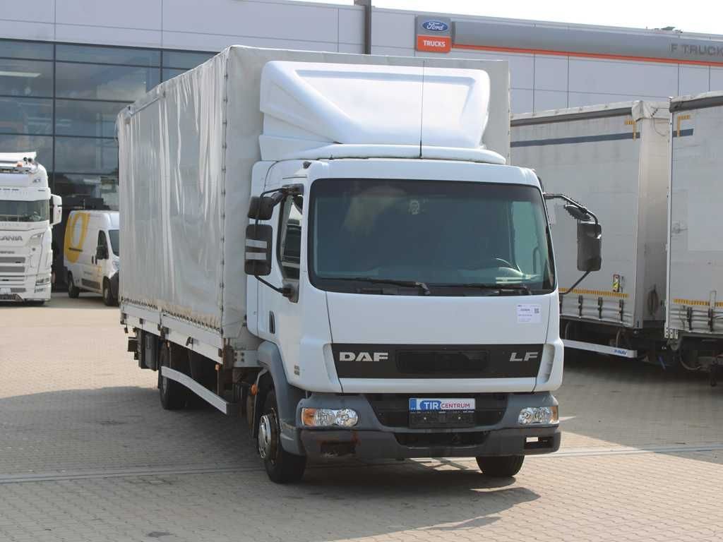 Plachtové nákladné vozidlo DAF FA LF 45.220, EURO 3, SIDEWALLS, TAIL LIFT