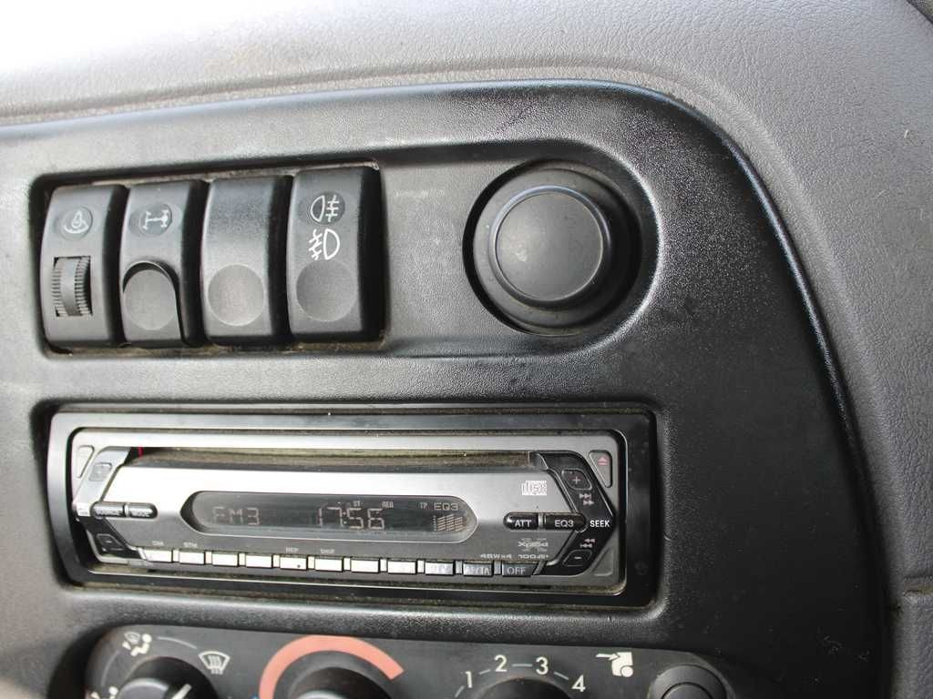 Plachtové nákladné vozidlo DAF FA LF 45.220, EURO 3, SIDEWALLS, TAIL LIFT
