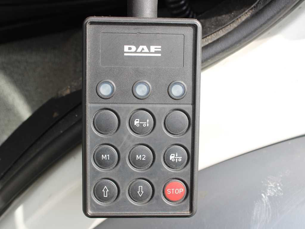 Plachtové nákladné vozidlo DAF LF 290 FA , EURO 6, SLEEPING CABIN