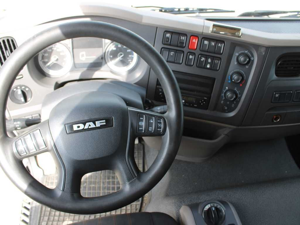 Plachtové nákladné vozidlo DAF LF 290 FA , EURO 6, SLEEPING CABIN