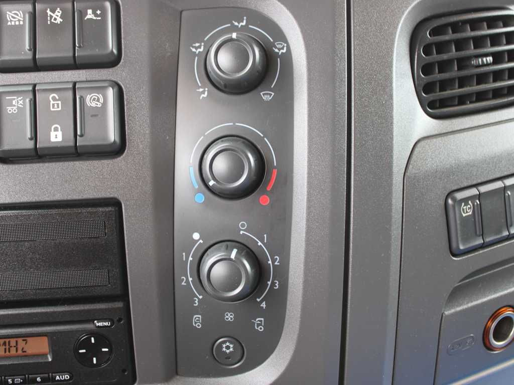 Plachtové nákladné vozidlo DAF LF 290 FA, EURO 6, SLEEPING CABIN