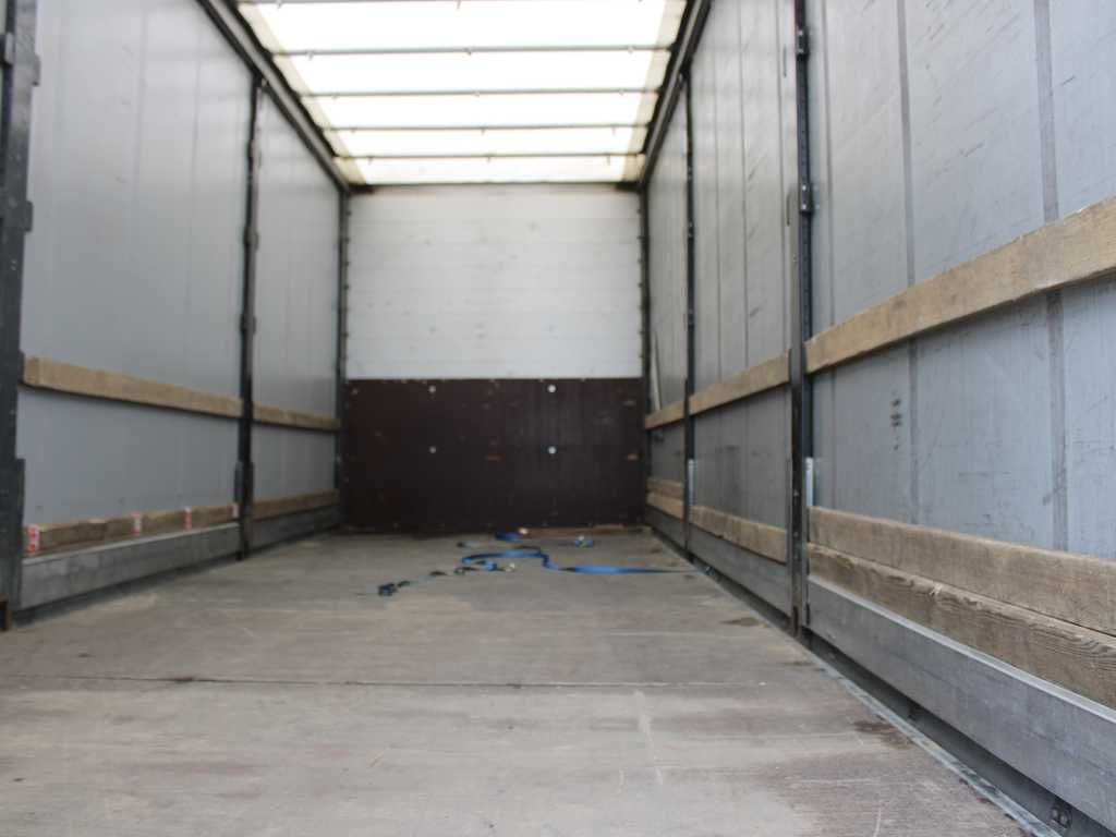 Plachtové nákladné vozidlo DAF LF 290 FA, EURO 6, SLEEPING CABIN