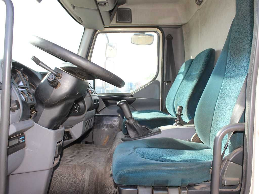 Plachtové nákladné vozidlo DAF LF 45.180, SLEEPING CABIN, EURO 3, PNEU 80%