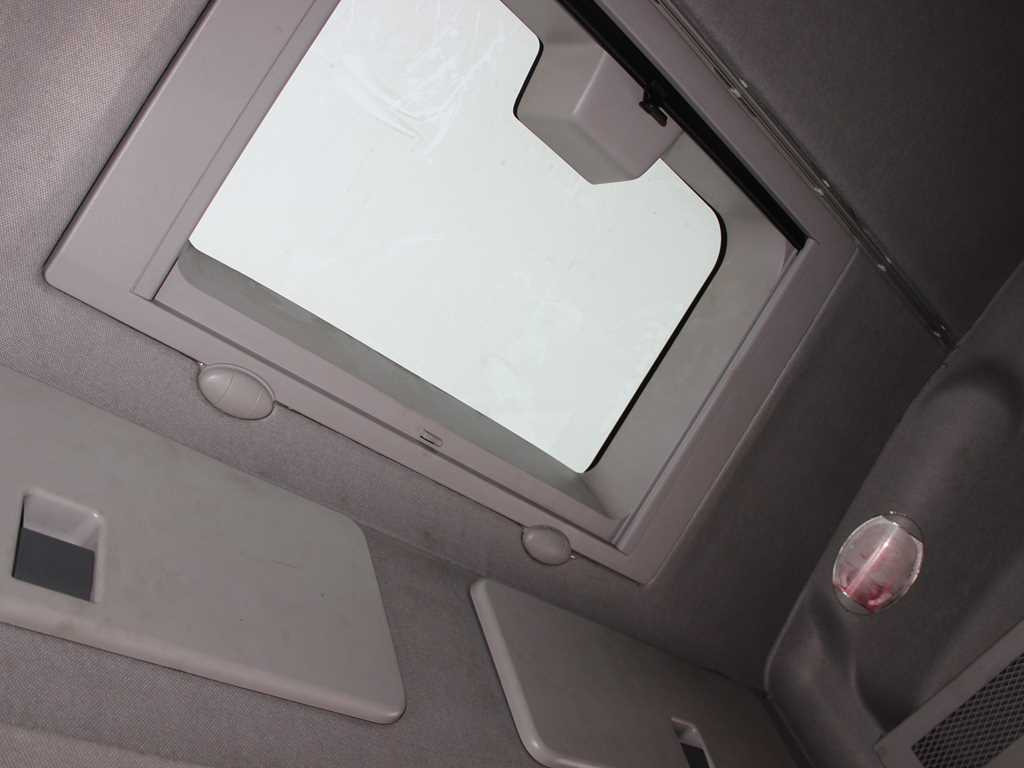 Plachtové nákladné vozidlo Iveco EUROCARGO 120E25, EURO 6