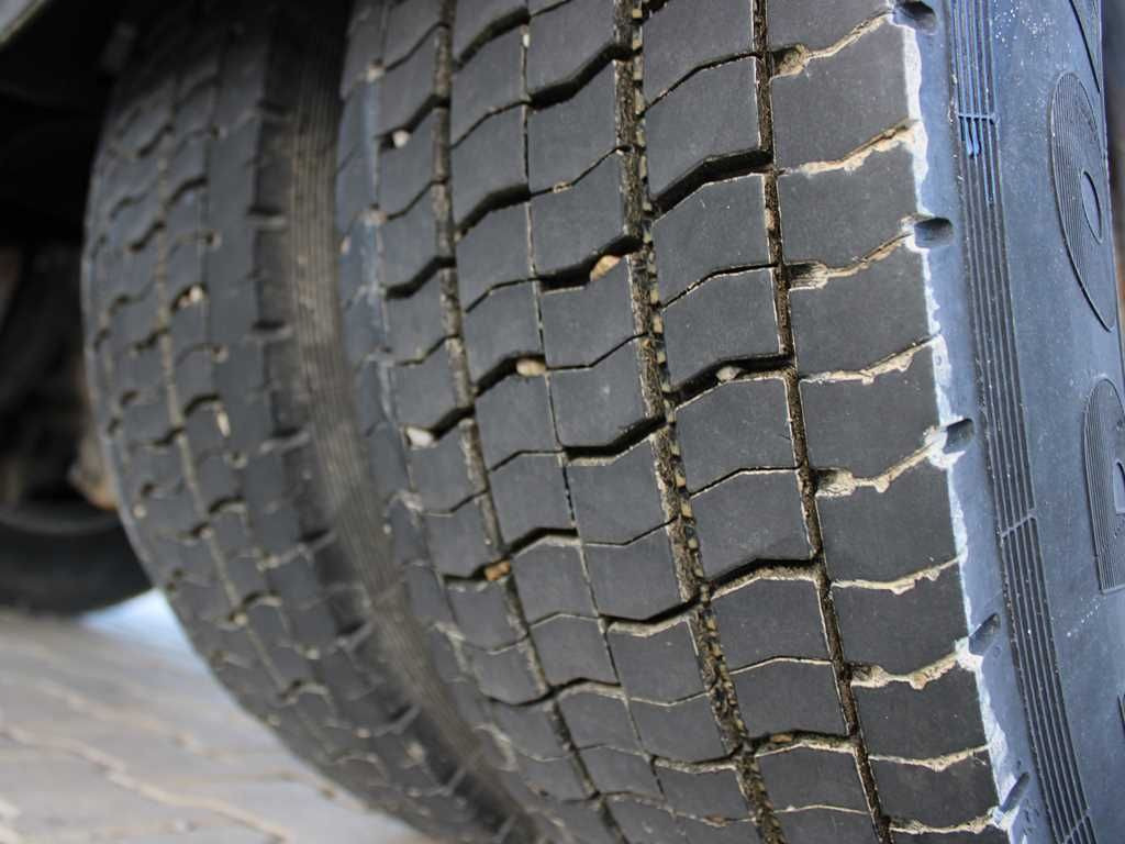 Plachtové nákladné vozidlo Iveco EUROCARGO 120E25, EURO 6