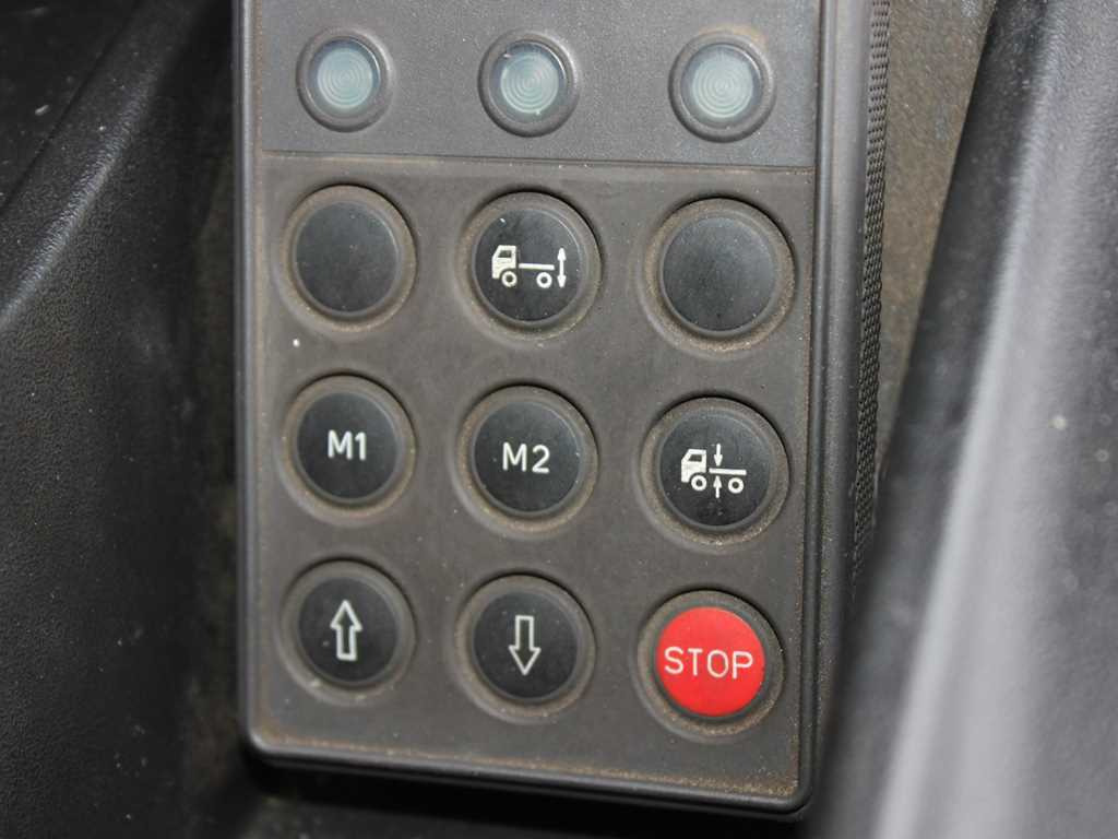 Plachtové nákladné vozidlo Iveco EUROCARGO 120E25, EURO 6