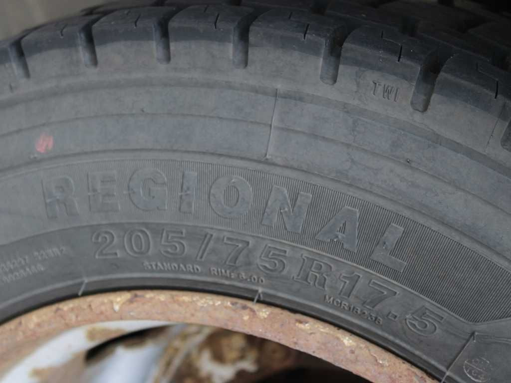 Plachtové nákladné vozidlo Iveco EUROCARGO 75E18, EURO 4 , PNEU 80%