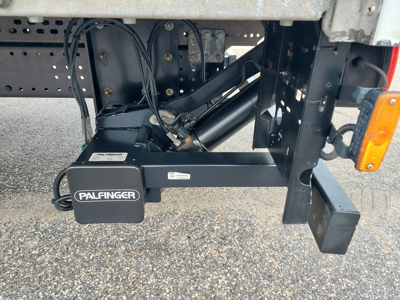 Plachtové nákladné vozidlo MAN TGL 12.250 BL 4x2