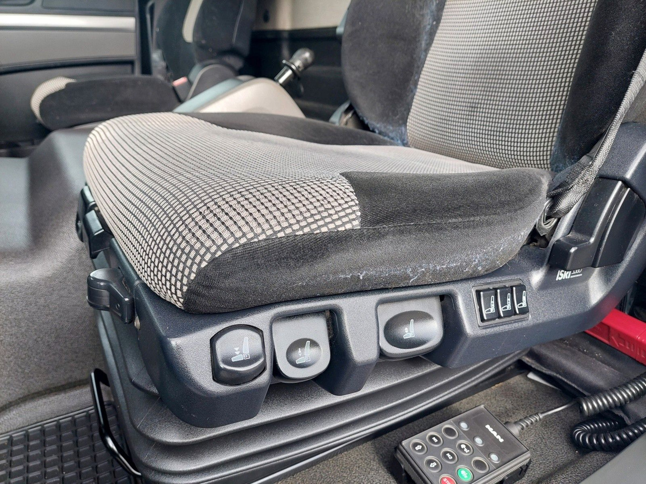 Plachtové nákladné vozidlo MAN TGL 12.250 BL 4x2