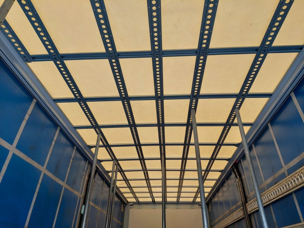 Plachtové nákladné vozidlo MAN TGL 12.250 BL 4x2