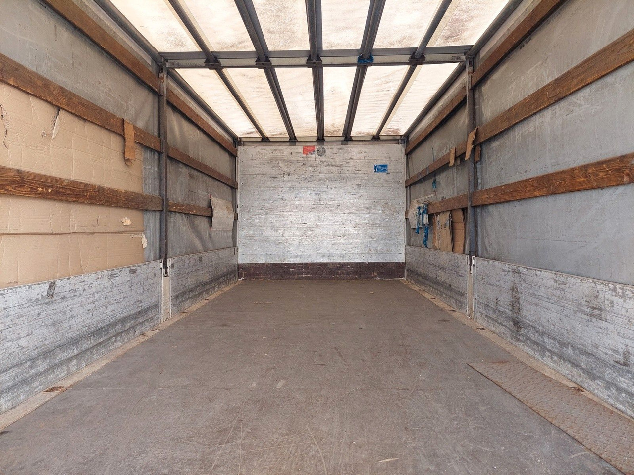 Plachtové nákladné vozidlo MAN TGL 8.180 4X2 BL