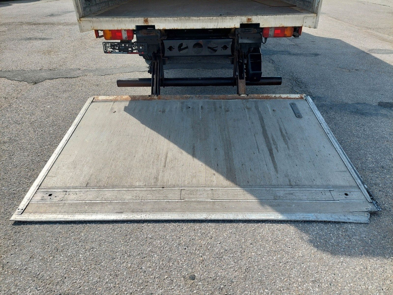 Plachtové nákladné vozidlo MAN TGL 8.180 4X2 BL