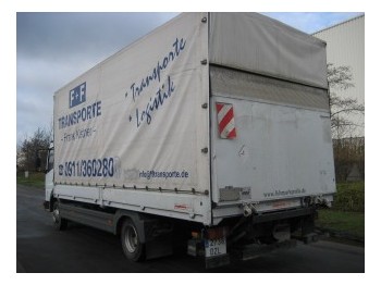 MB bak en laadklep - Plachtové nákladné vozidlo